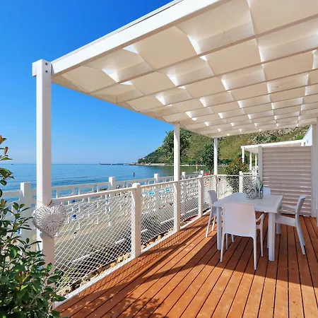 Parco vacanze Le Palme Village 4*